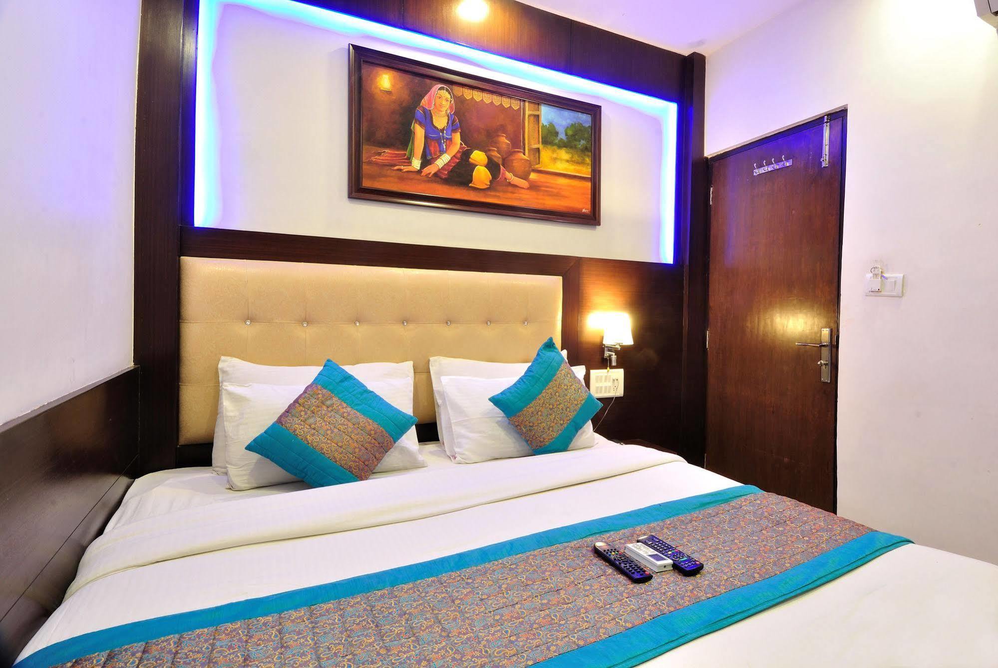 Hotel Prince Palace Deluxe - Paharganj - New Delhi Exteriör bild