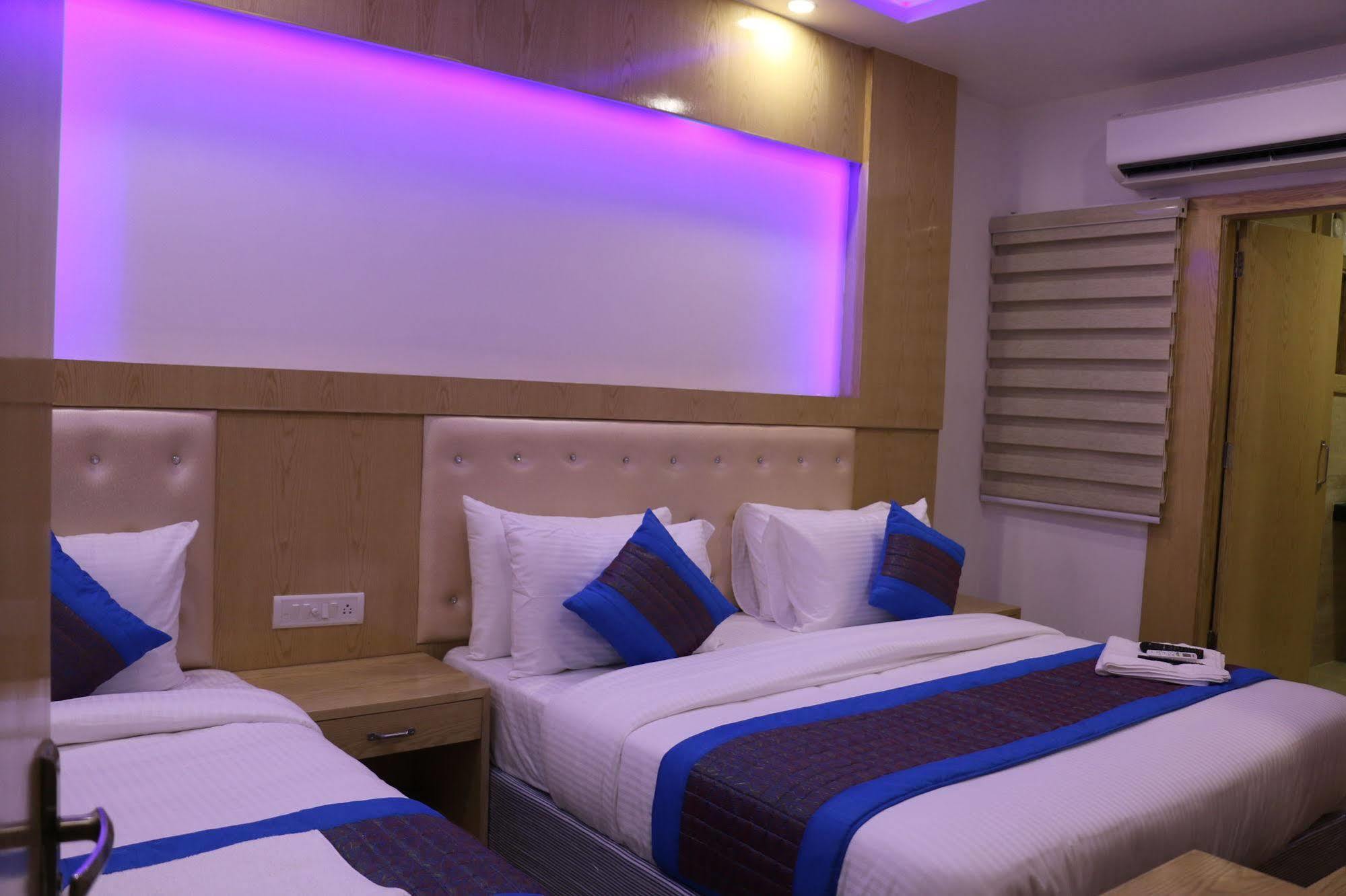 Hotel Prince Palace Deluxe - Paharganj - New Delhi Exteriör bild