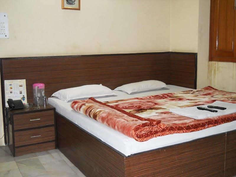 Hotel Prince Palace Deluxe - Paharganj - New Delhi Exteriör bild