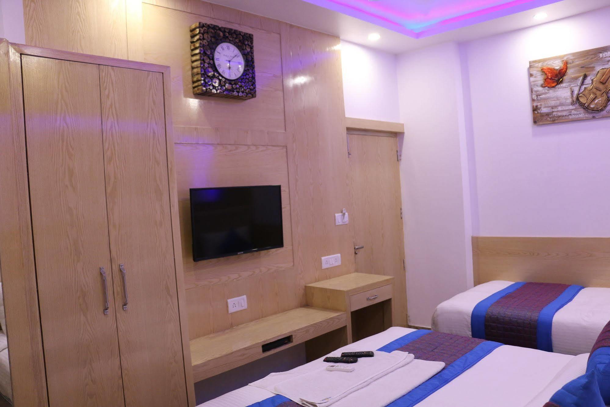 Hotel Prince Palace Deluxe - Paharganj - New Delhi Exteriör bild