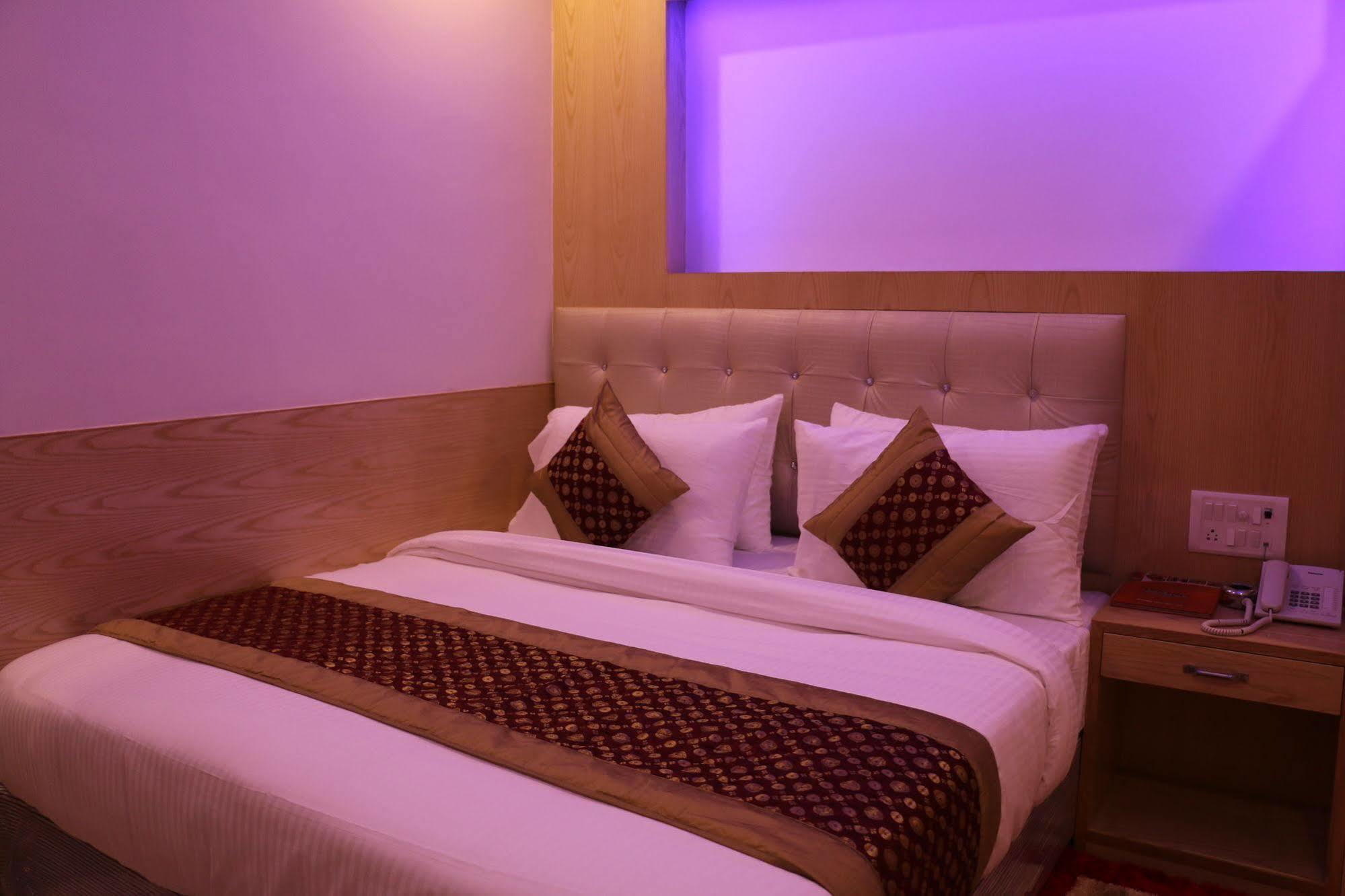 Hotel Prince Palace Deluxe - Paharganj - New Delhi Exteriör bild