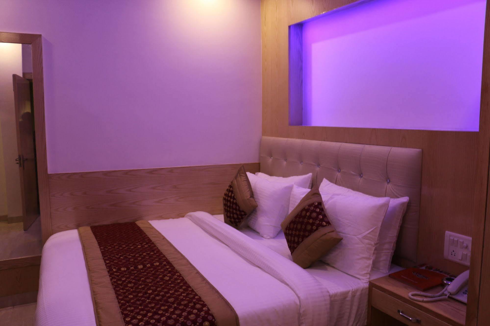 Hotel Prince Palace Deluxe - Paharganj - New Delhi Exteriör bild